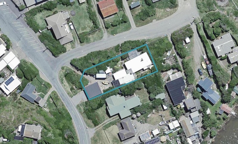 2 Estuary Street, Makara Beach, Karori - Carousel 1