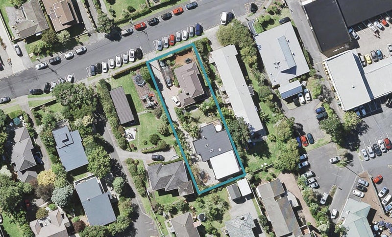 1/6 Penzance Road, Mairangi Bay, Auckland - Carousel 1