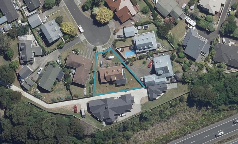 12 Chestnut Place, Pukete, Hamilton - Carousel 1