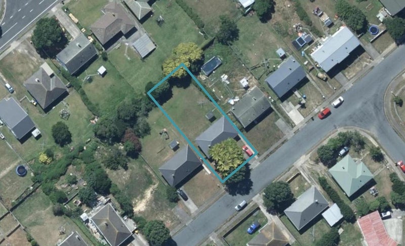 39 Arahura Crescent, Waitangirua, Porirua - Carousel 1