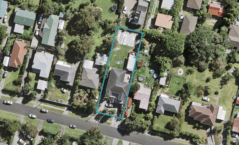15 Savoy Road, Glen Eden, Auckland - Carousel 1
