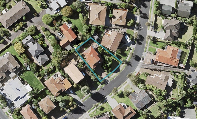 8 Lastel Place, Shelly Park, Auckland - Carousel 1