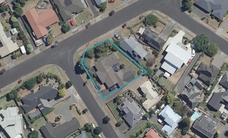 12 Dallinger Street, St Andrews, Hamilton - Carousel 1