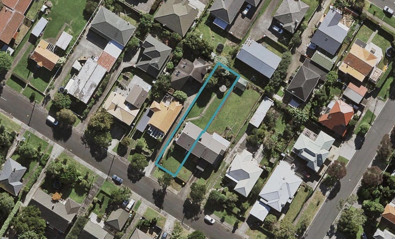 36 Kowhatu Road, One Tree Hill, Auckland - Carousel 1