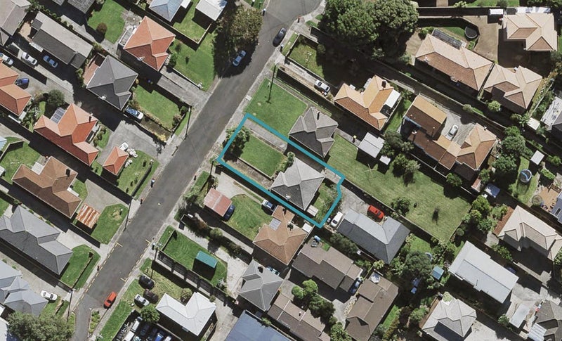 11 Clinker Street, Three Kings, Auckland - Carousel 1