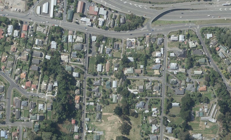 8 Shanks Street, Green Island, Dunedin - Carousel 1