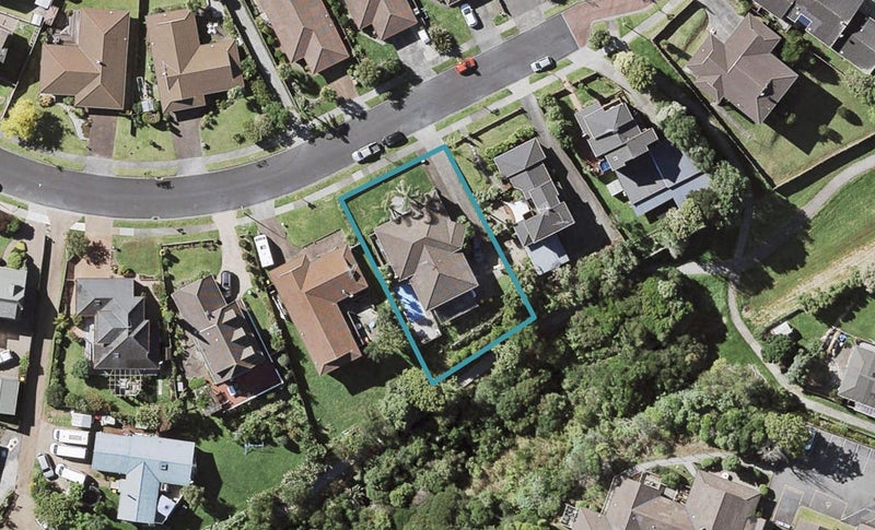 20 Channing Crescent, Botany Downs, Auckland - Carousel 1