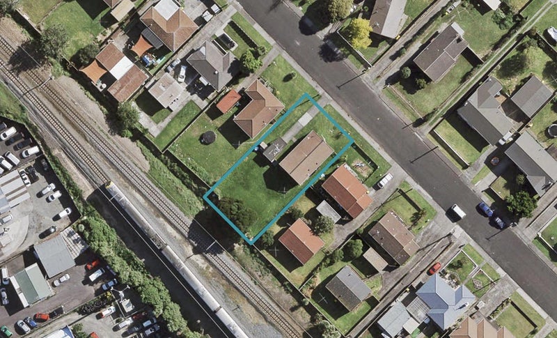 31 Ferguson Street, Manurewa East, Auckland - Carousel 1