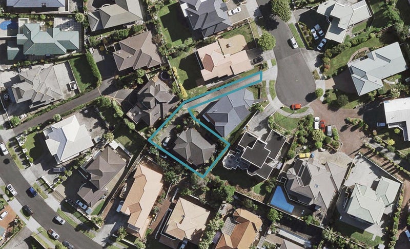 13 Lobelia Rise, Goodwood Heights, Auckland - Carousel 1