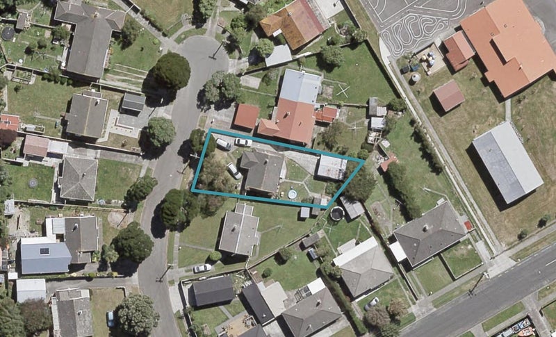 11 Sellers Grove, Taita, Lower Hutt - Carousel 1