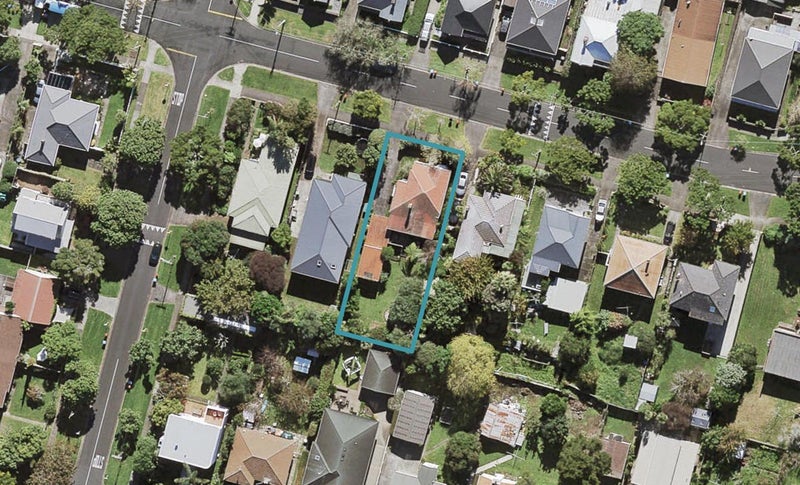 60 Gribblehirst Road, Sandringham, Auckland - Carousel 1