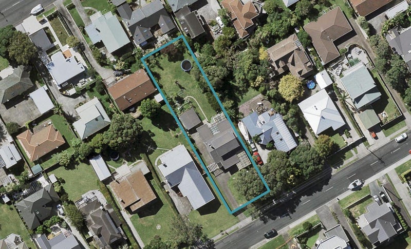 84 Norwood Road, Bayswater, Auckland - Carousel 1