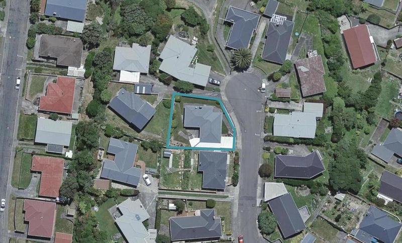 17 Diane Grove, Paparangi, Wellington - Carousel 1