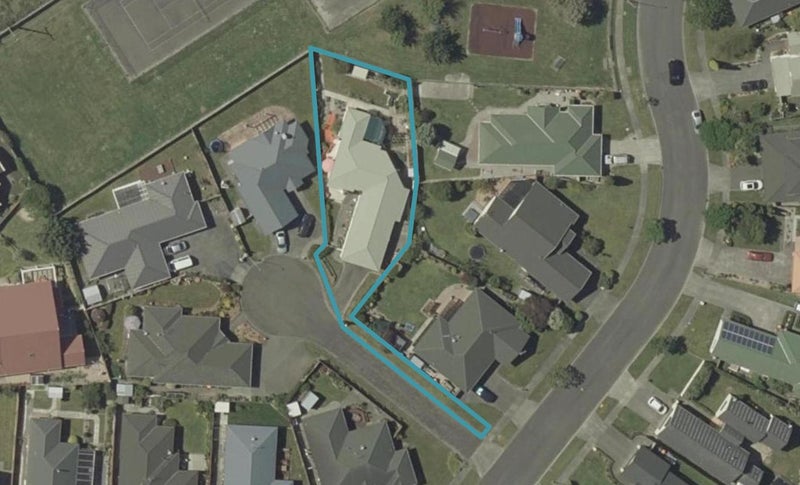 32 Royal Oak Drive, Kelvin Grove, Palmerston North - Carousel 1