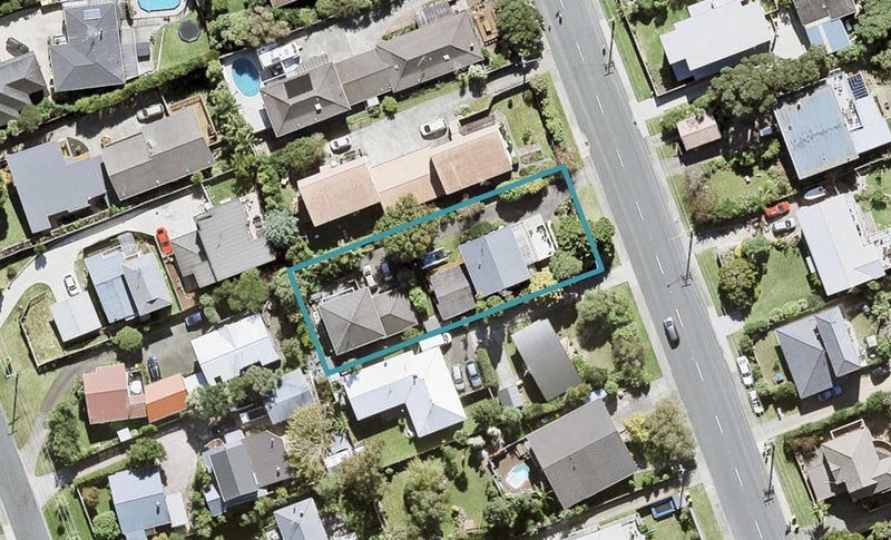 2/1072 Beach Road, Torbay, Auckland - Carousel 1