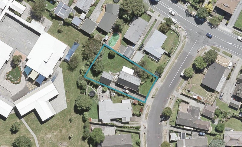 4 Amber Grove, Birchville, Upper Hutt - Carousel 1