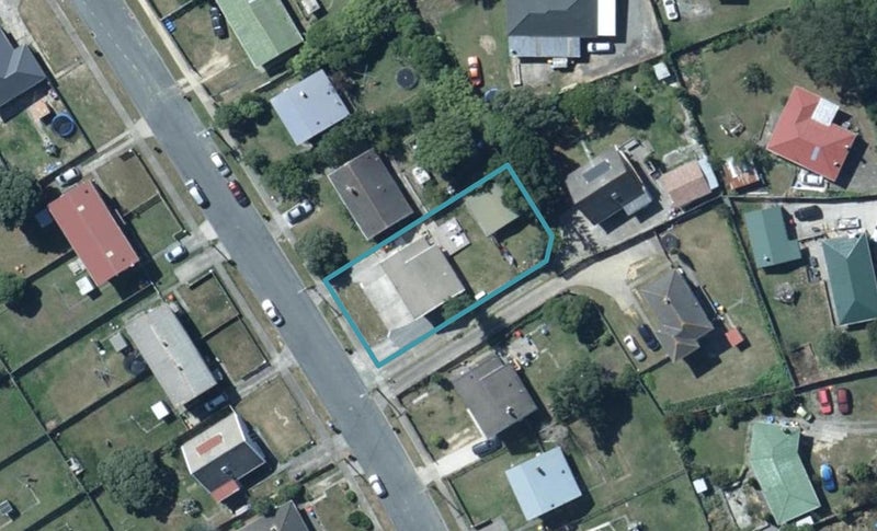 9 Aberfeldy Street, Cannons Creek, Porirua - Carousel 1
