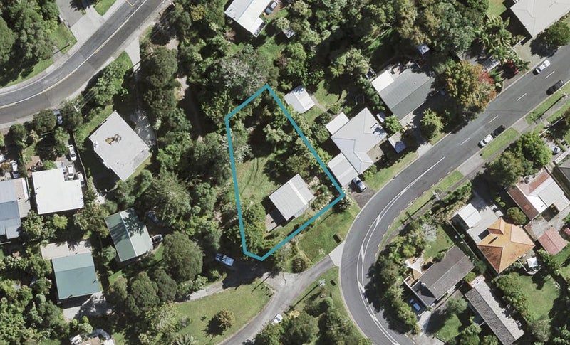 15 Norman Road, Titirangi, Auckland - Carousel 1