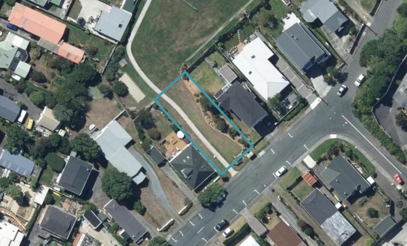 7 Cluny Road, Plimmerton, Porirua - Carousel 1
