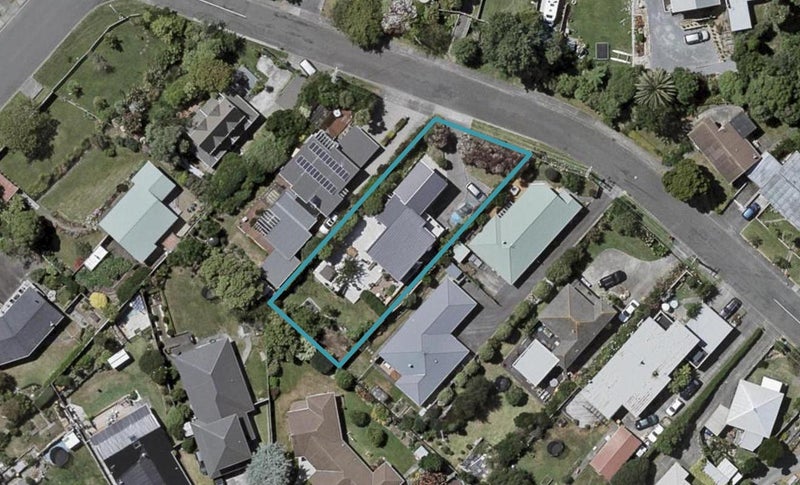 8 Sweetman Avenue, Paraparaumu Beach, Paraparaumu - Carousel 1