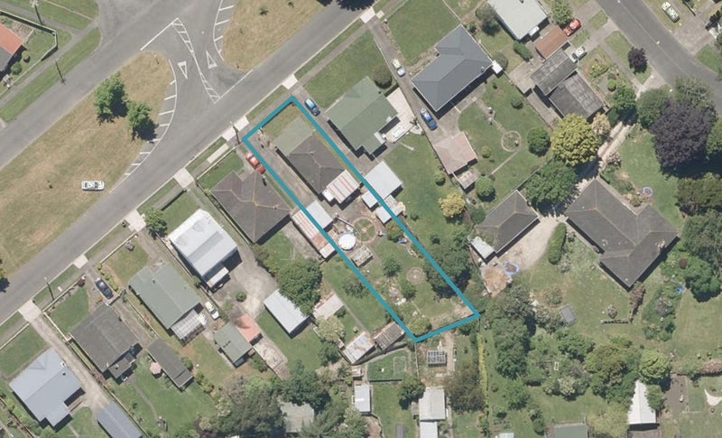 16 Burton Avenue, Whanganui East, Whanganui - Carousel 1