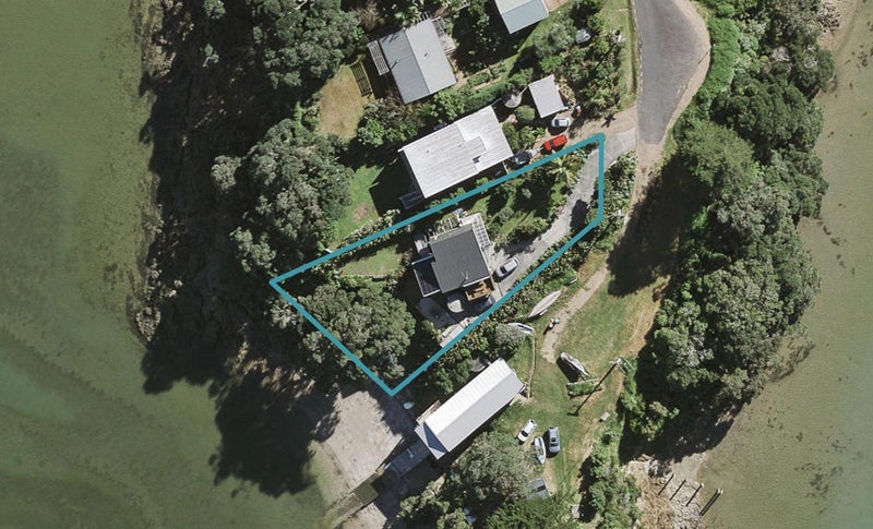 52 Shelly Beach Road, Surfdale, Waiheke Island - Carousel 1