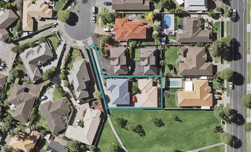 1/16 Travers Place, Northpark, Auckland - Carousel 1