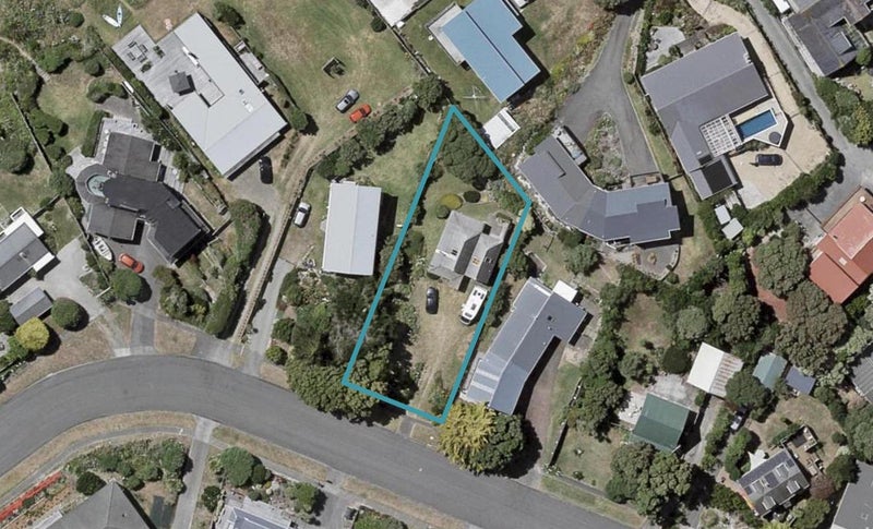 9 Oratia Street, Waikanae Beach, Waikanae - Carousel 1