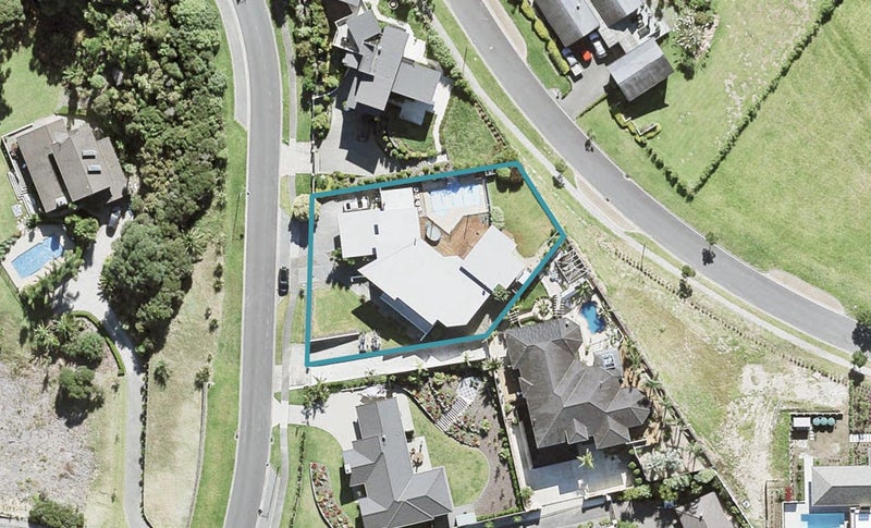 7 Beauvoir Avenue, Matakatia, Whangaparaoa - Carousel 1