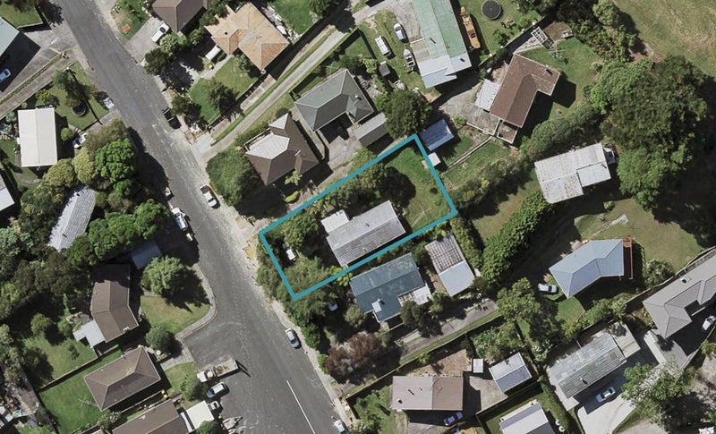 63 Totaravale Drive, Totara Vale, Auckland - Carousel 1