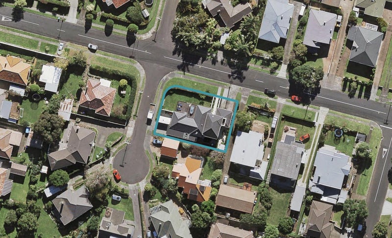 42 Fernleigh Avenue, Royal Oak, Auckland - Carousel 1