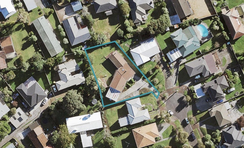 8 Khandallah Place, New Windsor, Auckland - Carousel 1
