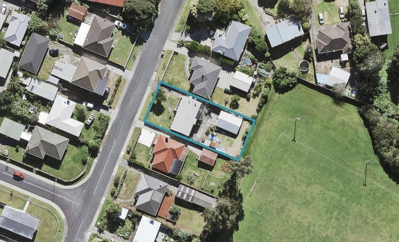 19 Tamariki Avenue, Kelston, Auckland - Carousel 1