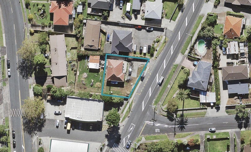 18 Te Atatu Road, Te Atatu South, Auckland - Carousel 1