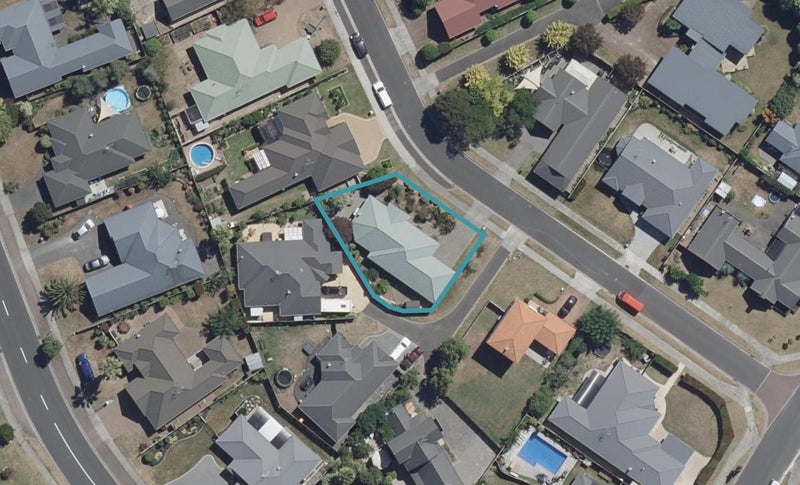 11 Roderick Place, Rototuna, Hamilton - Carousel 1