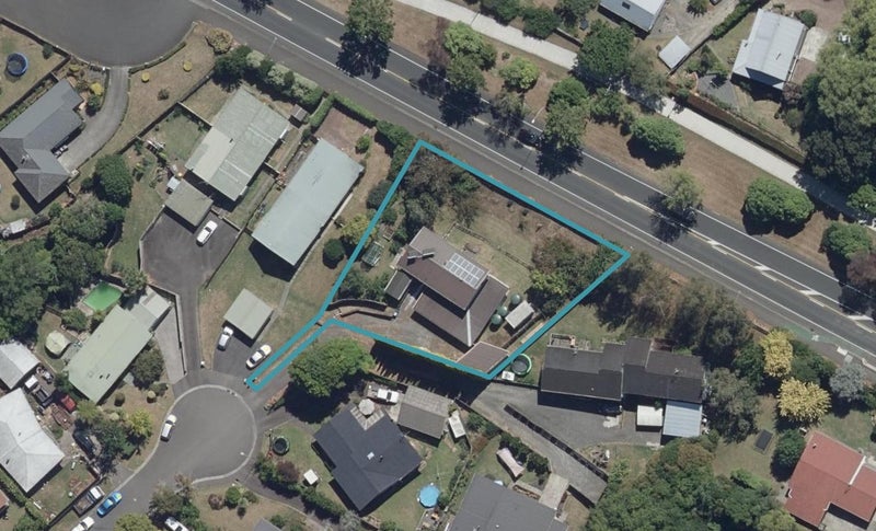 14 Lorraine Place, Glenview, Hamilton - Carousel 1