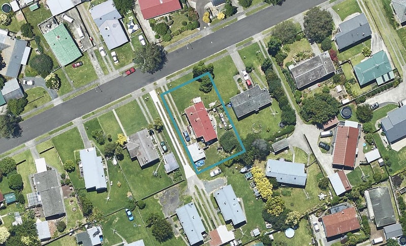 11 Dingadee Street, Welcome Bay, Tauranga - Carousel 1