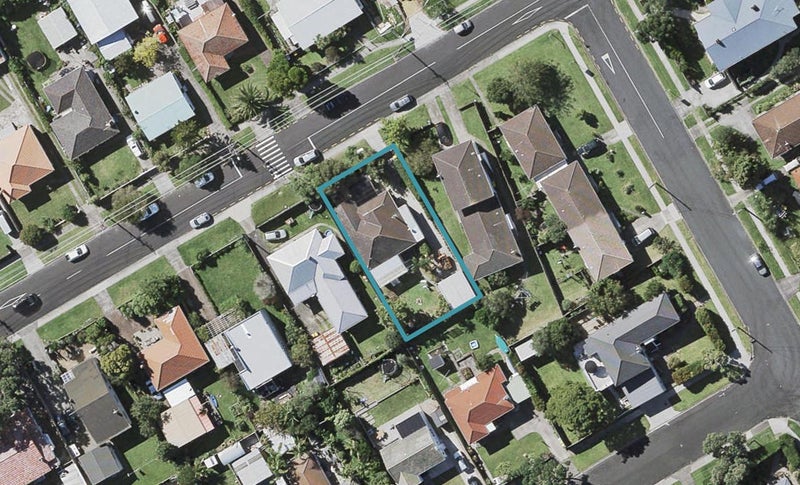 17 Roberts Avenue, Bayswater, Auckland - Carousel 1