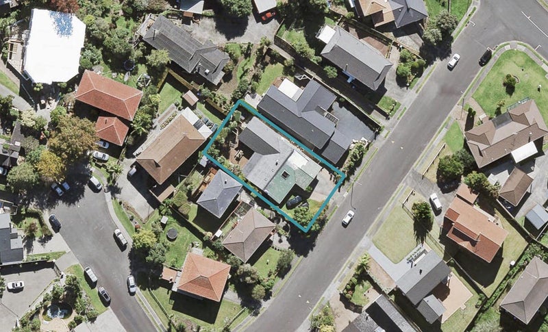 11 Himalaya Crescent, Lynfield, Auckland - Carousel 1
