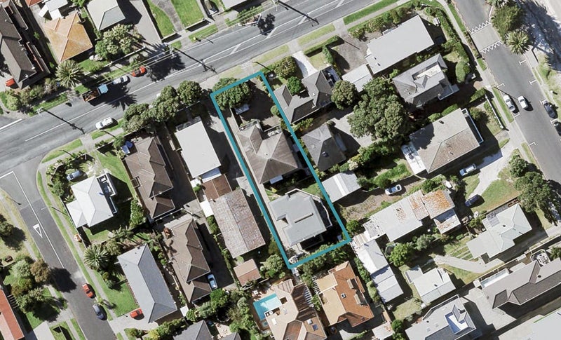 2/2 Eastern Beach Road, Eastern Beach, Auckland - Carousel 1