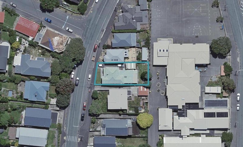 63 Queens Drive, Lyall Bay, Wellington - Carousel 1