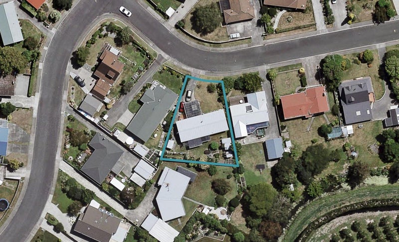 6 Deakin Place, Clive, Clive - Carousel 1