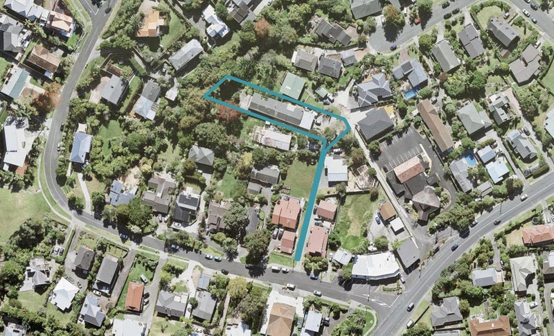 2/16A Tiri View Place, Waiake, Auckland - Carousel 1