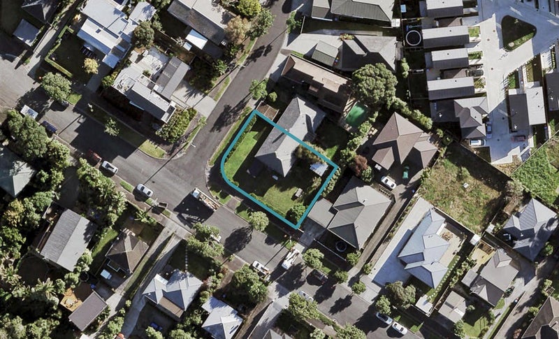 1 Howlett Street, Waterview, Auckland - Carousel 1