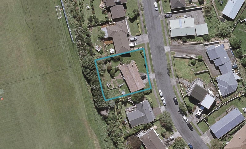 13 La Salle Drive, Westown, New Plymouth - Carousel 1