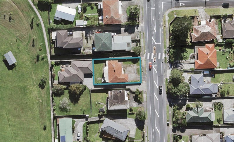 250 Te Atatu Road, Te Atatu South, Auckland - Carousel 1