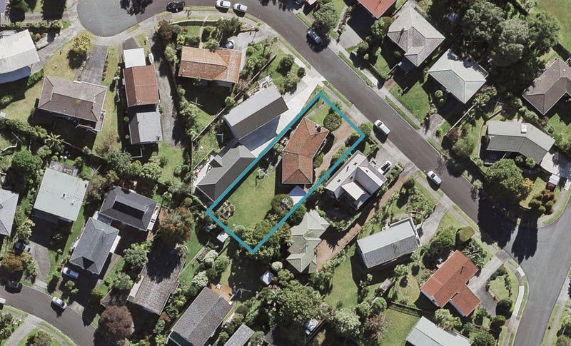 8 Ensign Place, Hillcrest, Auckland - Carousel 1