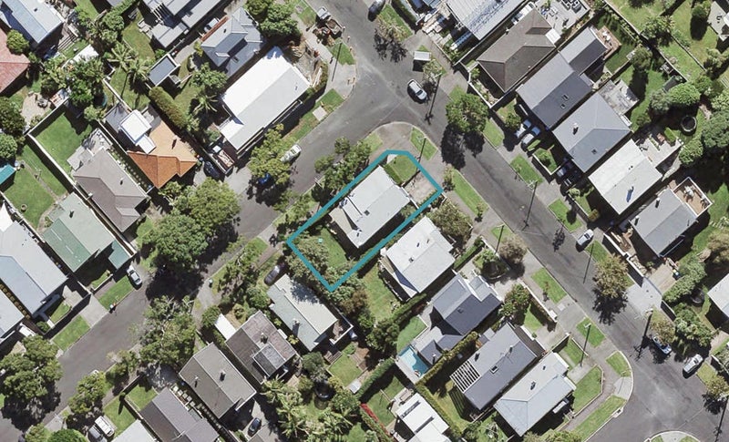 82 Warnock Street, Westmere, Auckland - Carousel 1