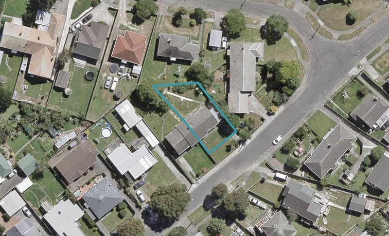 11 Athlone Crescent, Boulcott, Lower Hutt - Carousel 1