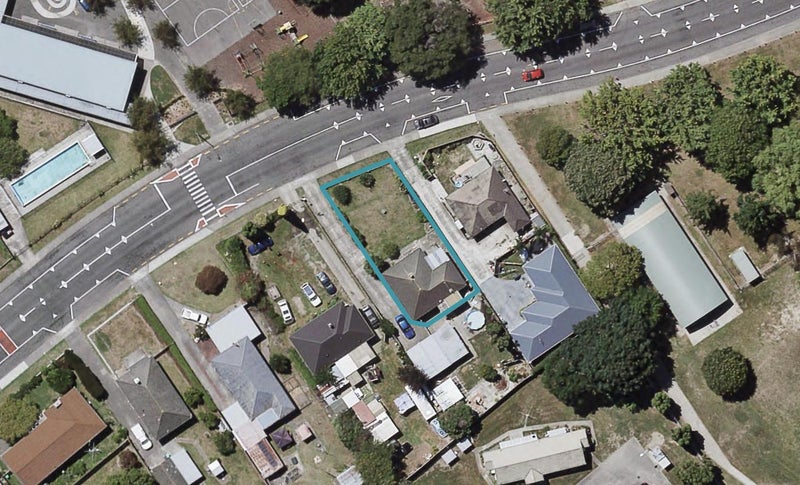 1111 Willowpark Road North, Mayfair, Hastings - Carousel 1